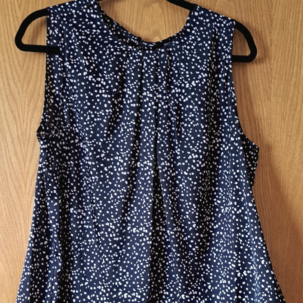 Jones New York Black and Beige Sleeveless Blouse